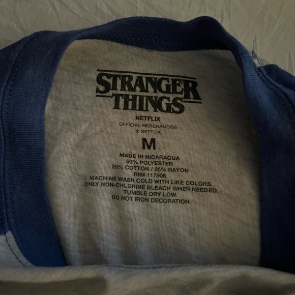 Netflix original merchandise Stanger Things shirt - Picture 2 of 3